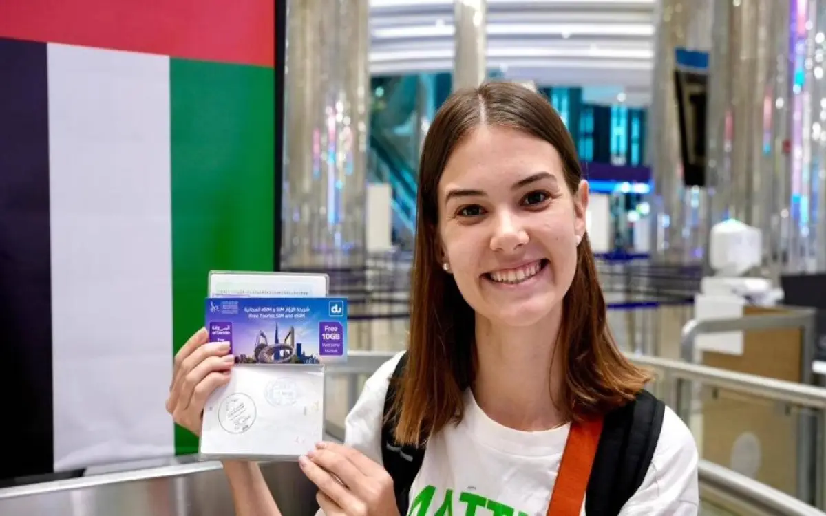 كأس مرسوم على جوازات القادمين إلى دبي