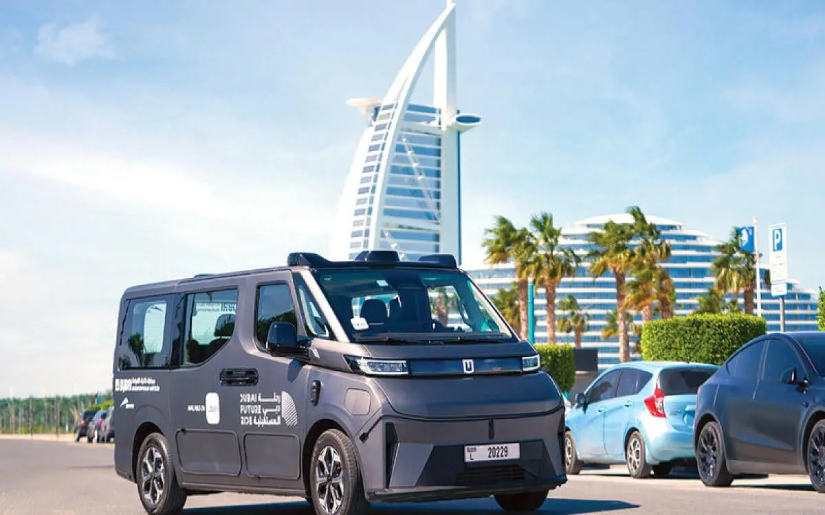 "التاكسي الروبوت" يبدأ مشواره في دبي