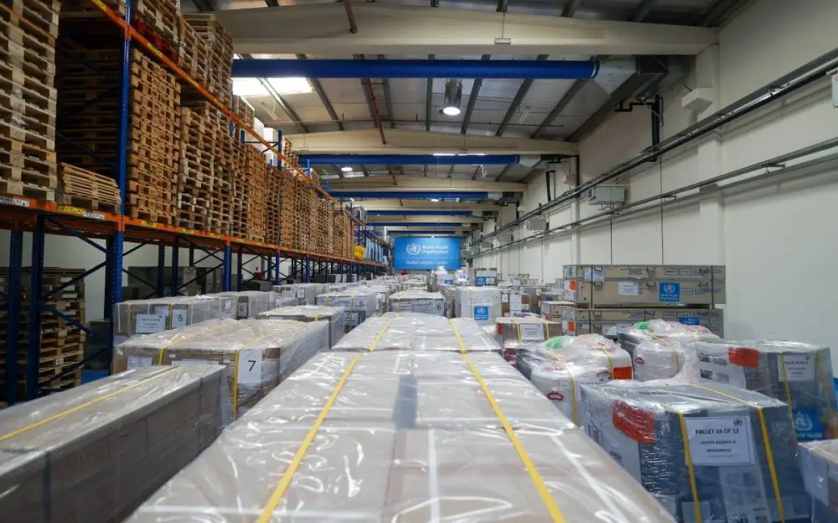 96 طناً إنسانياً من دبي إلى مدينة آسيوية