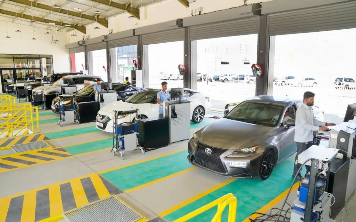 مركز جديد في دبي يخدم 7 سيارات معاً